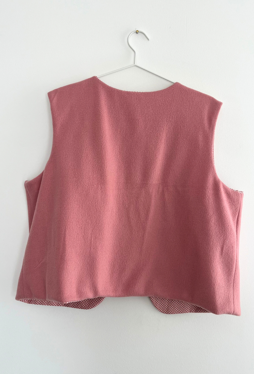 Pink sleeveless vest - Image 4