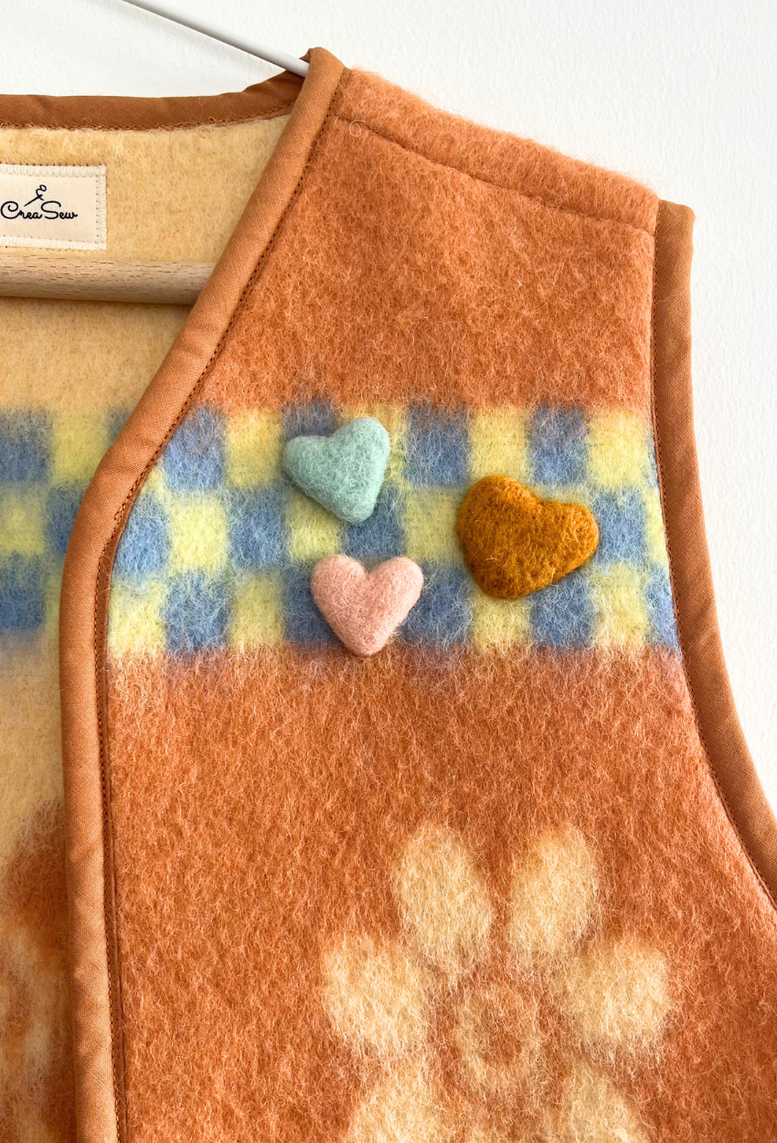Wool vest with felted hearts - Image 2
