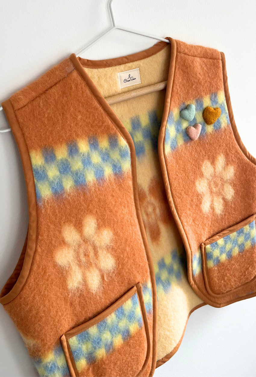 Wool vest with felted hearts - Image 3