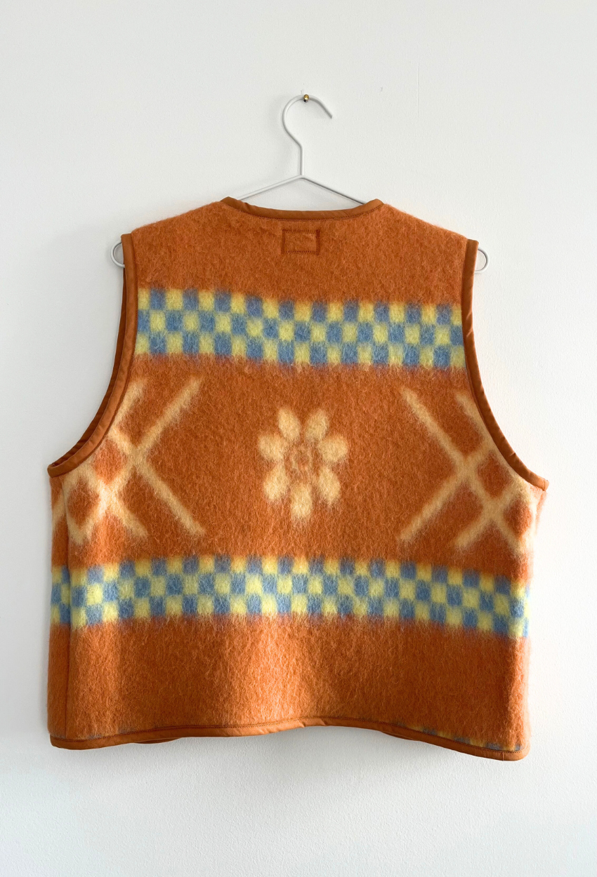 Wool vest with felted hearts - Image 4