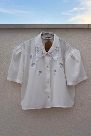 Short-Sleeved white blouse with embroidery